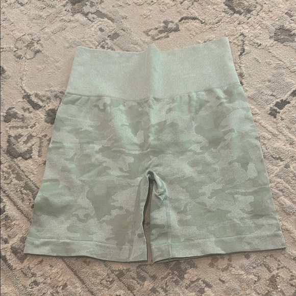 Seamless Green Camo Bike Shorts - Picture 7 of 11